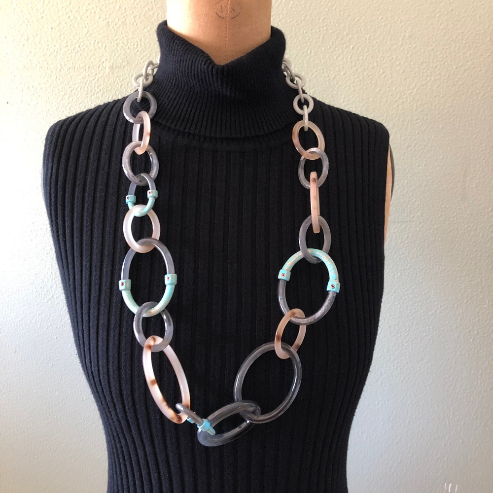 island metal link resin acrylic necklace